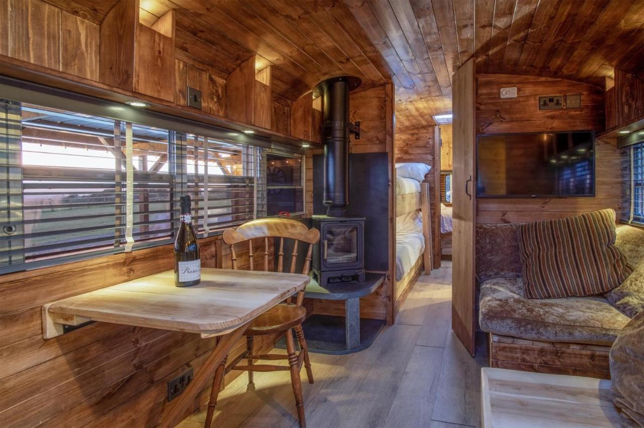 American School Bus - 1 Bedroom - Blossom Farm - Tiers Cross Johnston Экстерьер фото