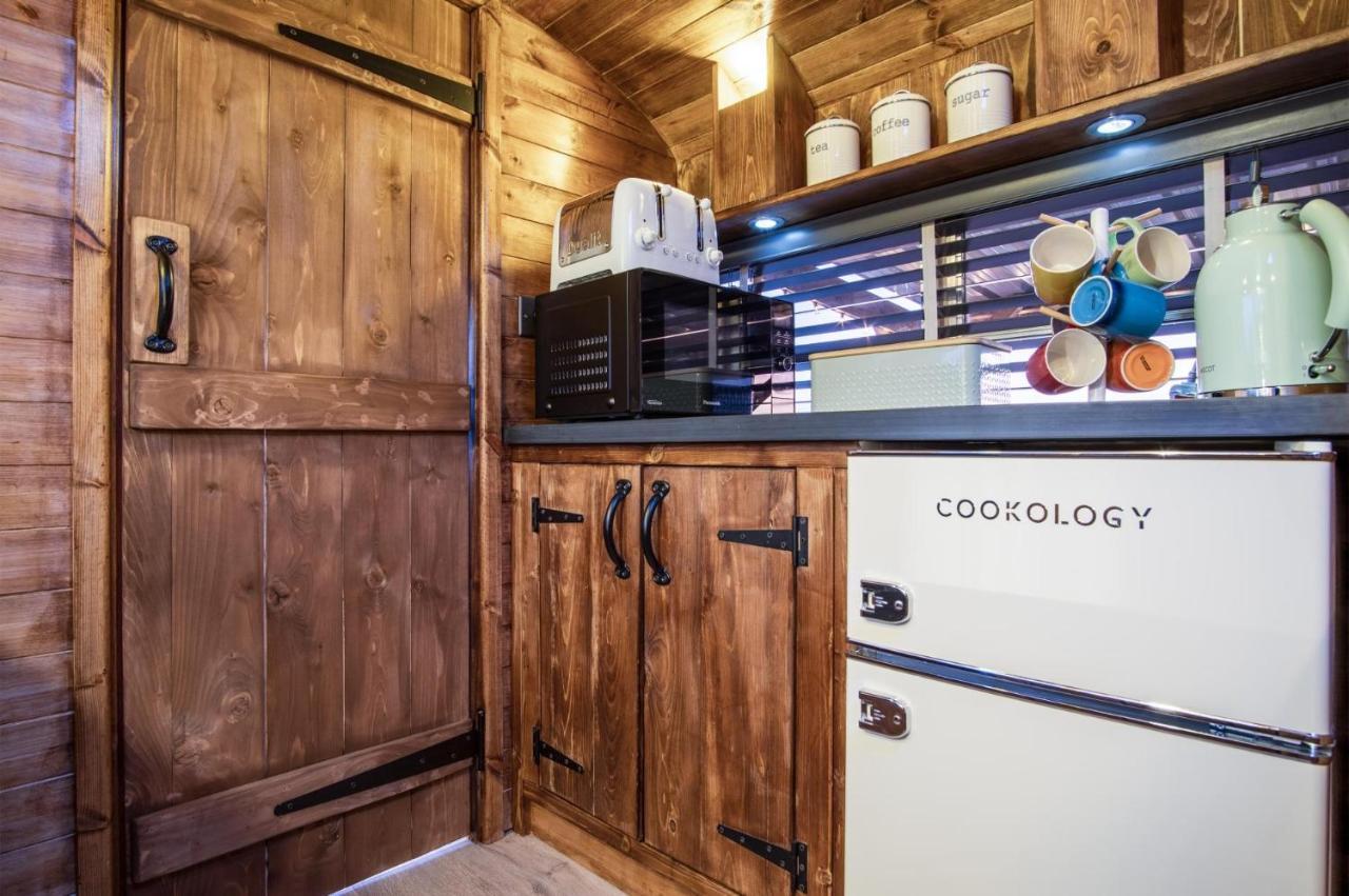 American School Bus - 1 Bedroom - Blossom Farm - Tiers Cross Johnston Экстерьер фото