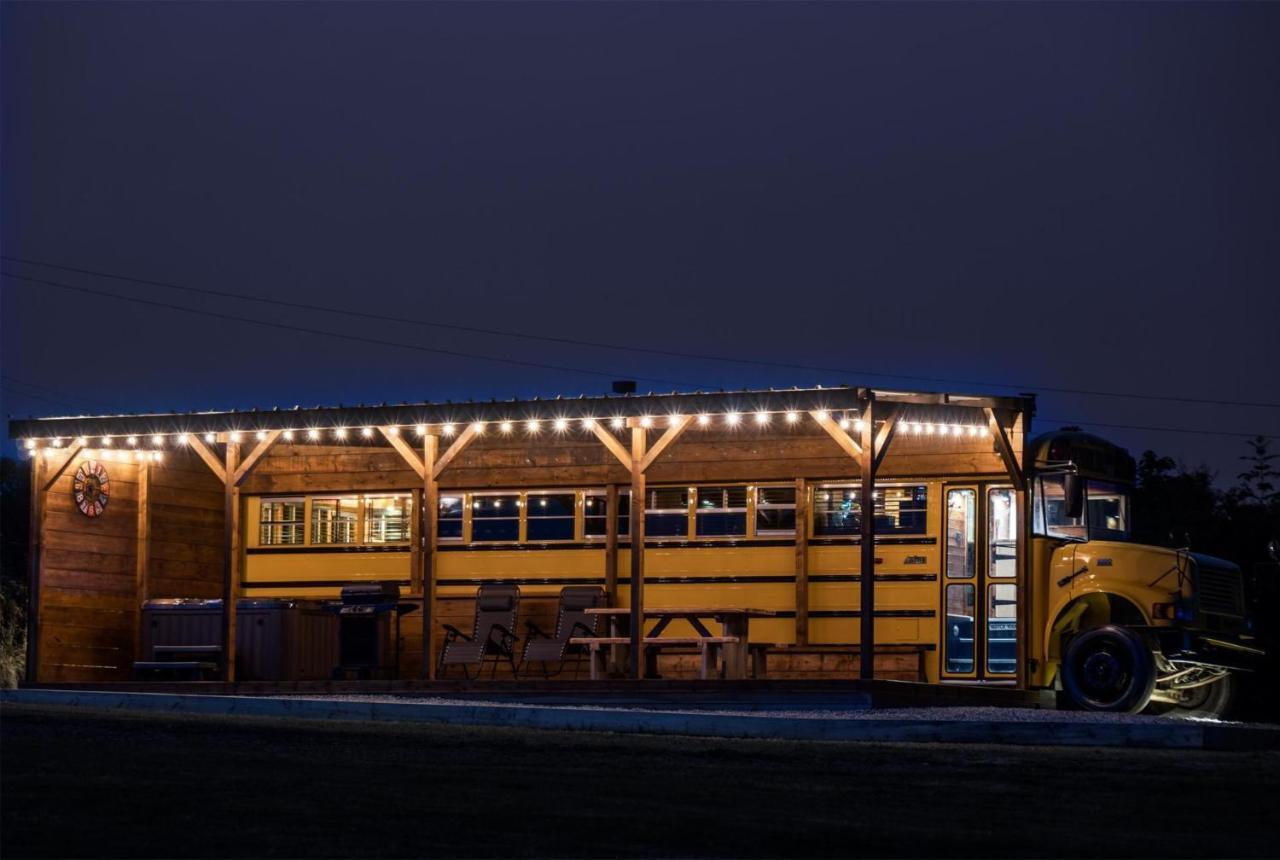 American School Bus - 1 Bedroom - Blossom Farm - Tiers Cross Johnston Экстерьер фото