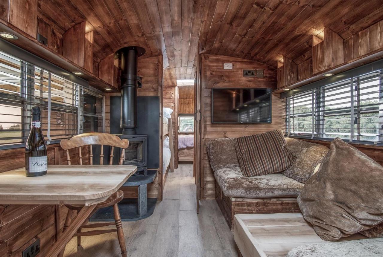 American School Bus - 1 Bedroom - Blossom Farm - Tiers Cross Johnston Экстерьер фото