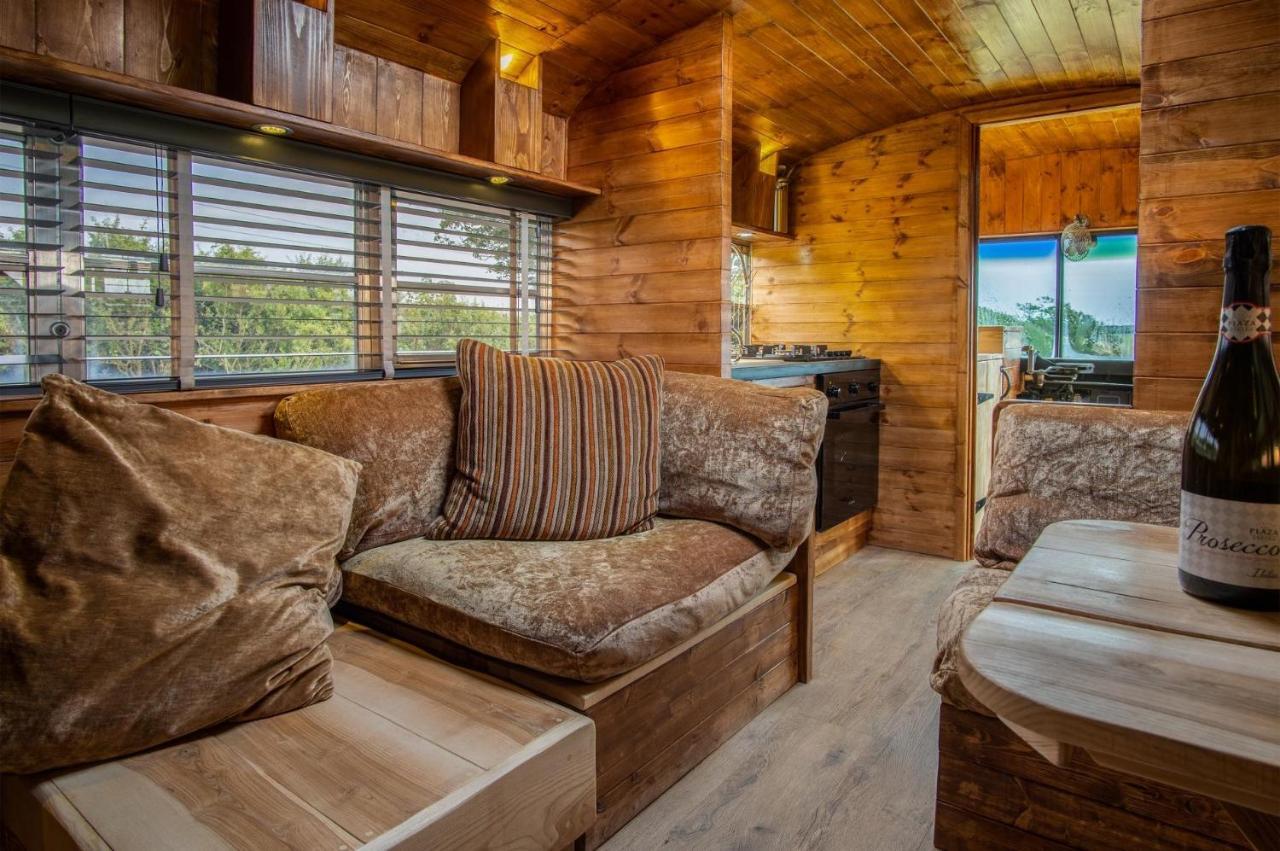 American School Bus - 1 Bedroom - Blossom Farm - Tiers Cross Johnston Экстерьер фото