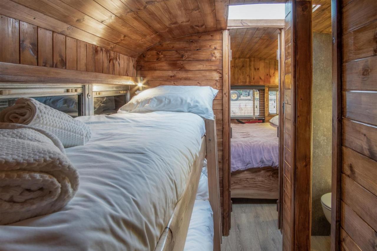 American School Bus - 1 Bedroom - Blossom Farm - Tiers Cross Johnston Экстерьер фото