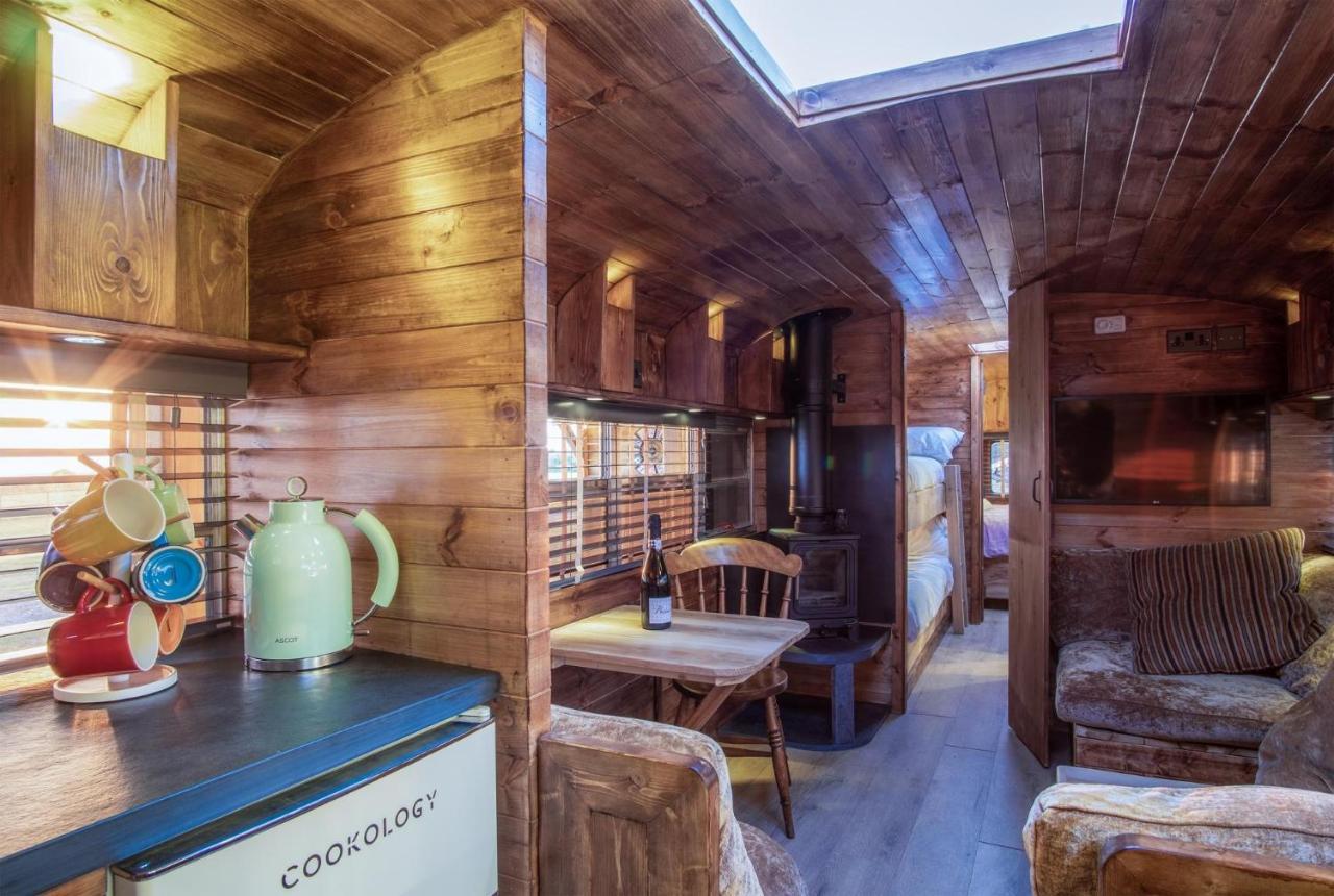 American School Bus - 1 Bedroom - Blossom Farm - Tiers Cross Johnston Экстерьер фото