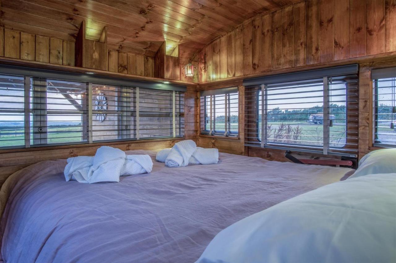 American School Bus - 1 Bedroom - Blossom Farm - Tiers Cross Johnston Экстерьер фото