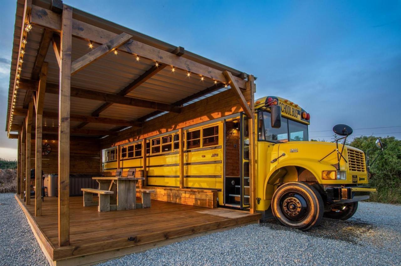 American School Bus - 1 Bedroom - Blossom Farm - Tiers Cross Johnston Экстерьер фото