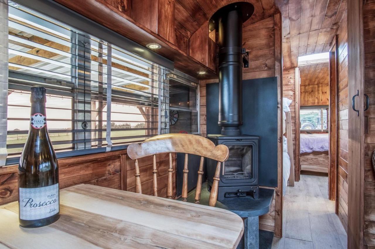 American School Bus - 1 Bedroom - Blossom Farm - Tiers Cross Johnston Экстерьер фото