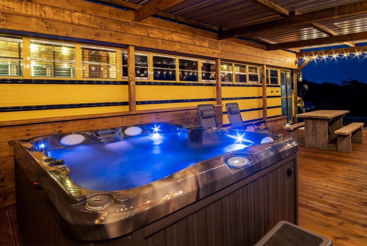 American School Bus - 1 Bedroom - Blossom Farm - Tiers Cross Johnston Экстерьер фото
